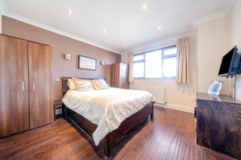 4 Ferncroft Avenue, Ruislip, HA4 9JD
