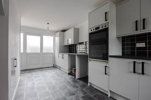 16 Cherry Grove, Scunthorpe, DN16 2TG