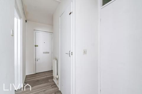 32 Renown Close, Croydon, CR0 3SZ