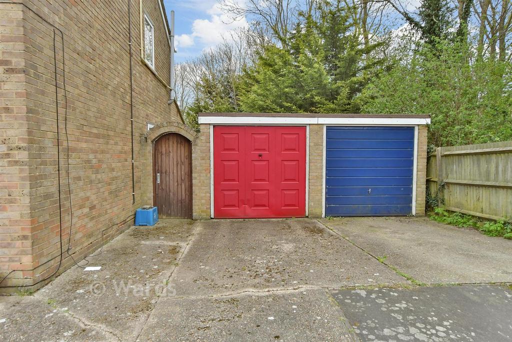 Driveway/Garage