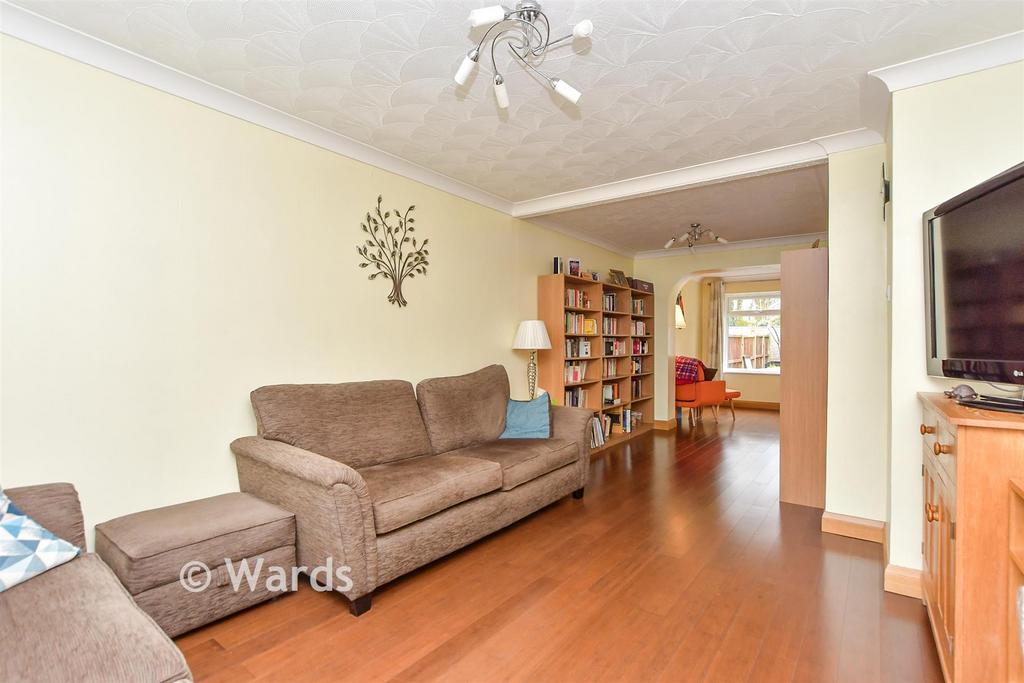 Lounge/Dining Area