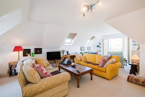 2 bedroom penthouse for sale, The Vista, North Chingford