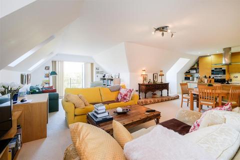 2 bedroom penthouse for sale, The Vista, North Chingford