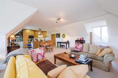 2 bedroom penthouse for sale, The Vista, North Chingford