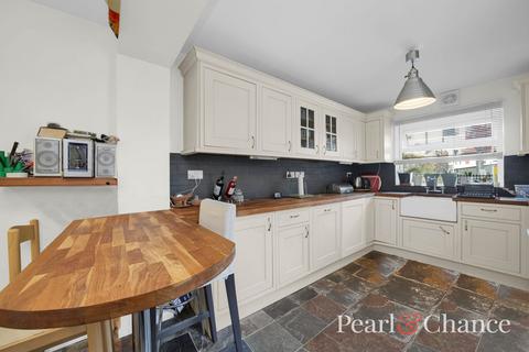 4 bedroom terraced house for sale, Holly Road, Enfield, EN3