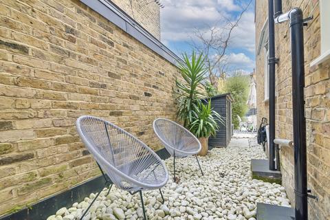 7 Howgate Road, London, SW14 8NQ