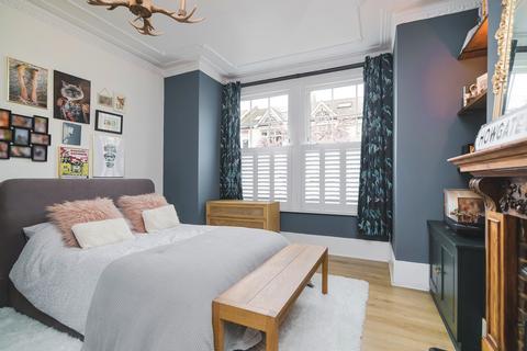 7 Howgate Road, London, SW14 8NQ