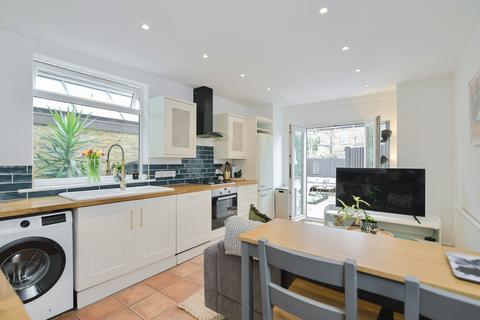 7 Howgate Road, London, SW14 8NQ