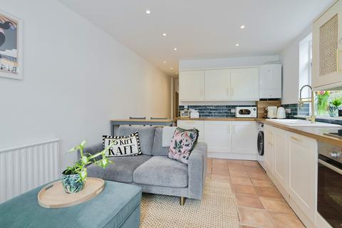 7 Howgate Road, London, SW14 8NQ