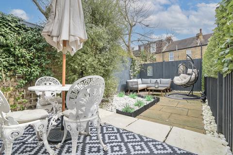 7 Howgate Road, London, SW14 8NQ