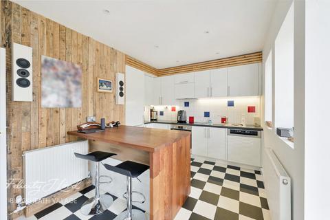 3 bedroom semi-detached house for sale, Holburne Road, London