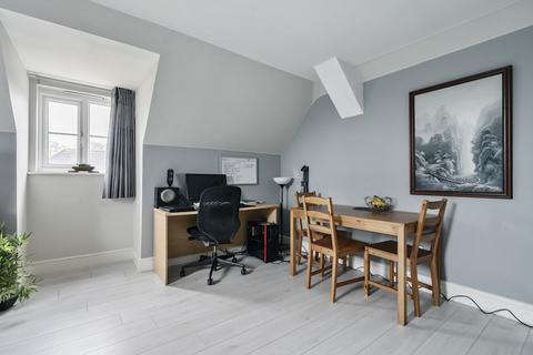 2 bedroom flat for sale, Hursley Road, Chandler's Ford, Eastleigh, Hampshire, SO53
