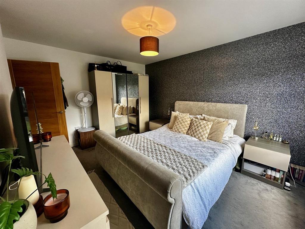 Bed 1 15 TT.jpg