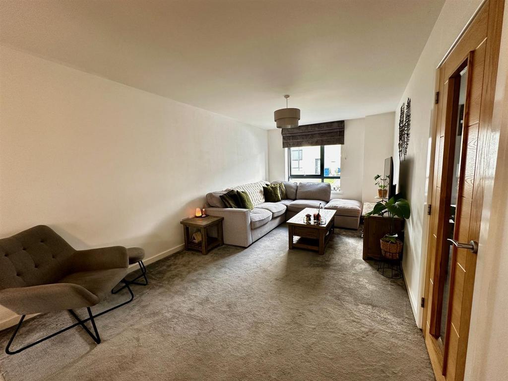 Lounge 15 TT.jpg