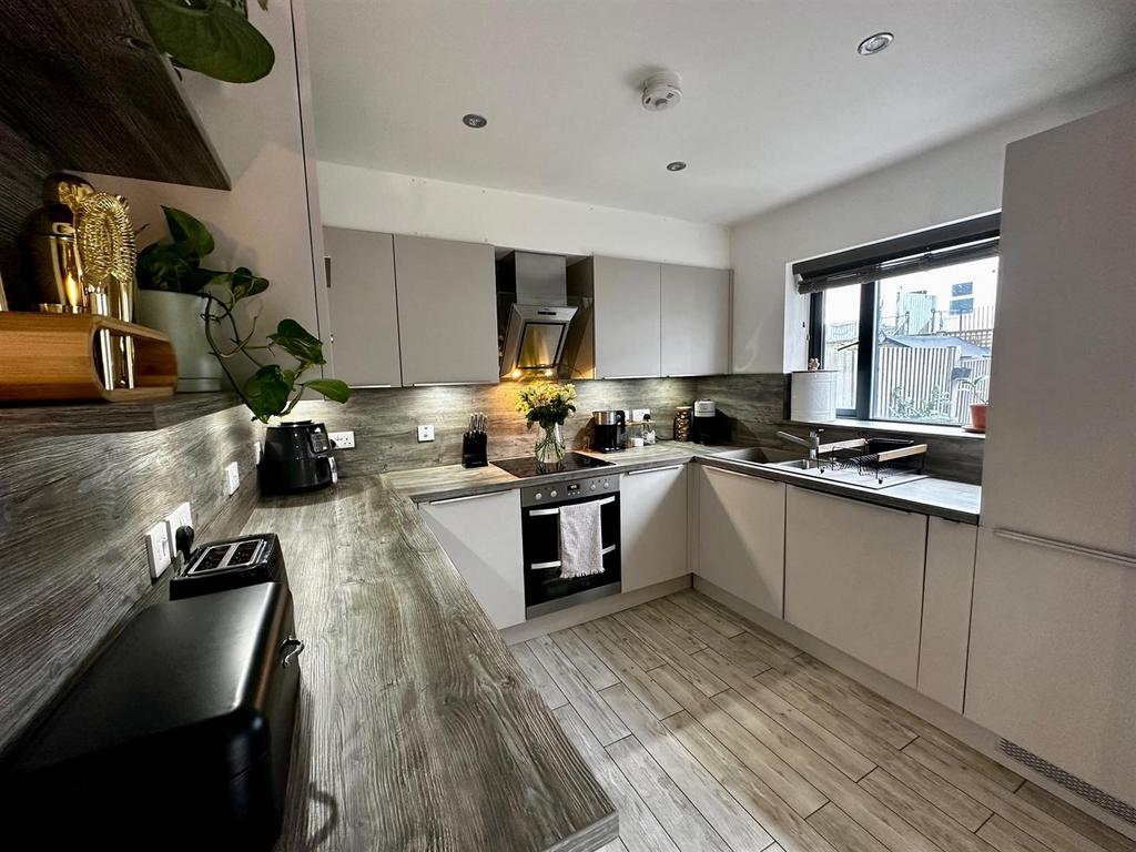 Kitchen Alt.jpg