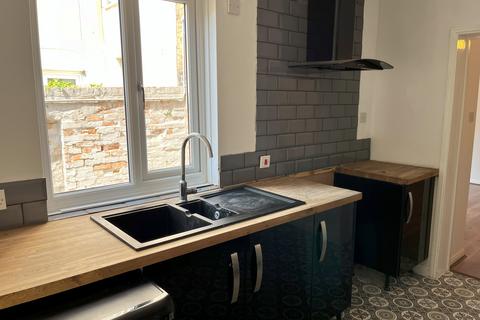 1 bedroom flat to rent, Chepstow Road, Newport,