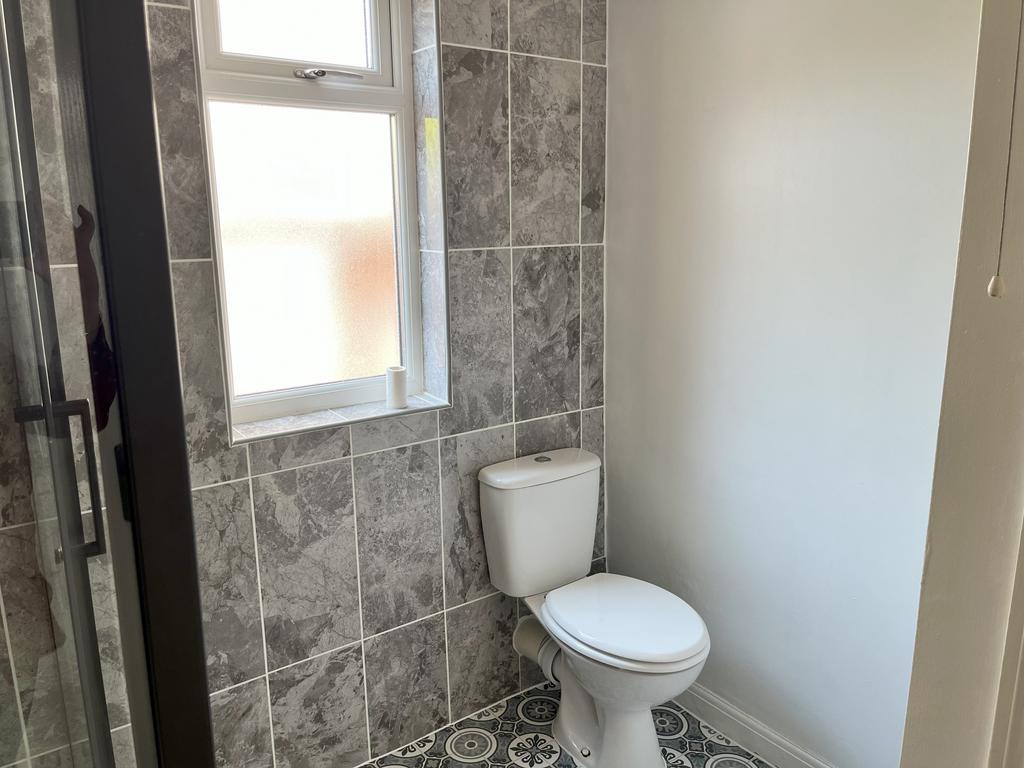 Bathroom photo 2