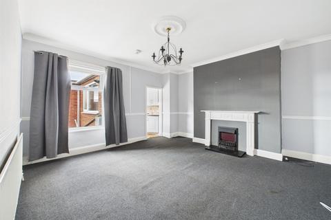 2 bedroom flat to rent, Station Terrace, Washington
