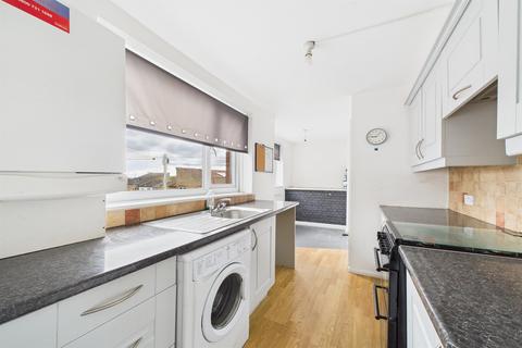 2 bedroom flat to rent, Station Terrace, Washington