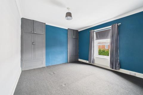 2 bedroom flat to rent, Station Terrace, Washington