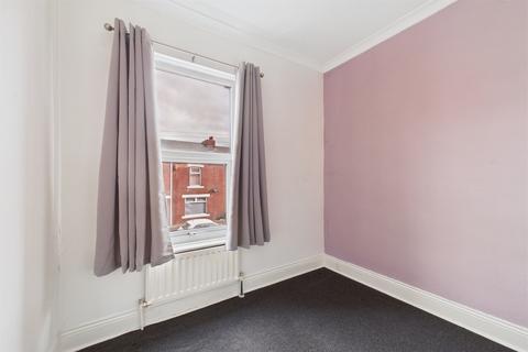2 bedroom flat to rent, Station Terrace, Washington