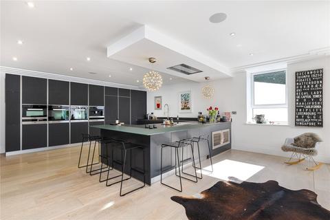 Queenwood Moles Hill, Oxshott, Leatherhead, KT22 0QB