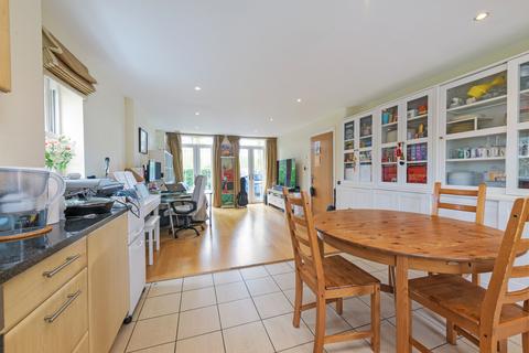 12 Barker Close, Kew, Richmond, TW9 4ET