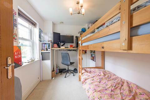 12 Barker Close, Kew, Richmond, TW9 4ET