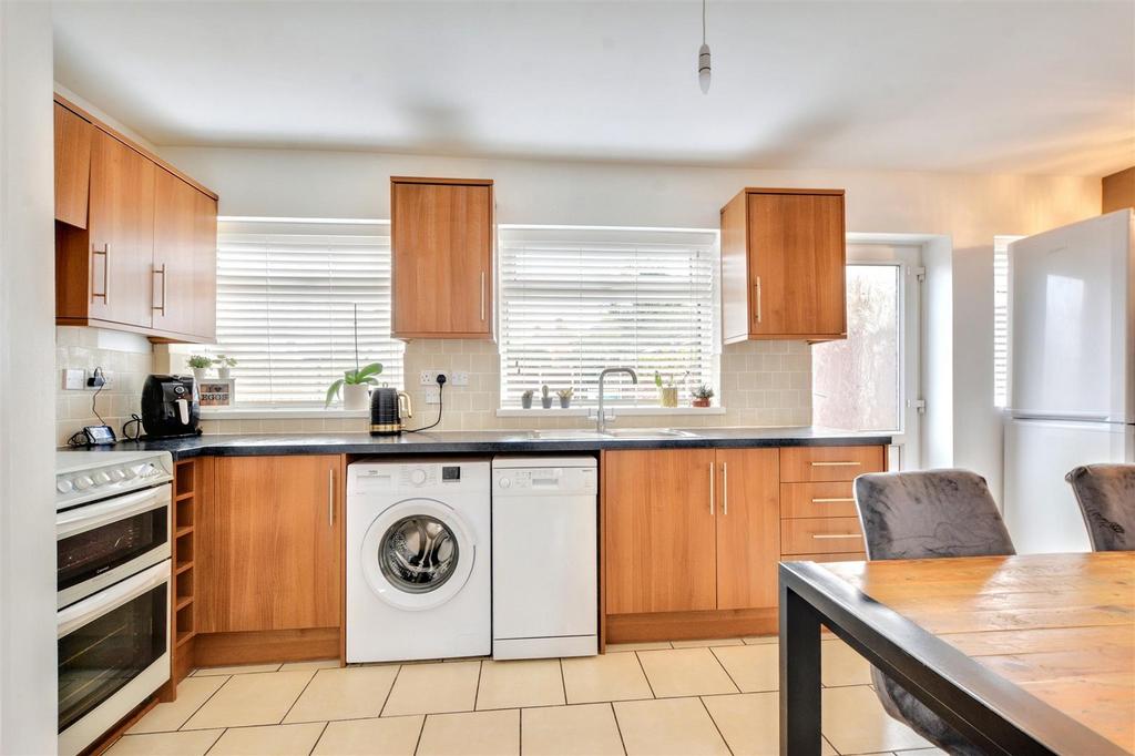 Kitchen 1.jpeg