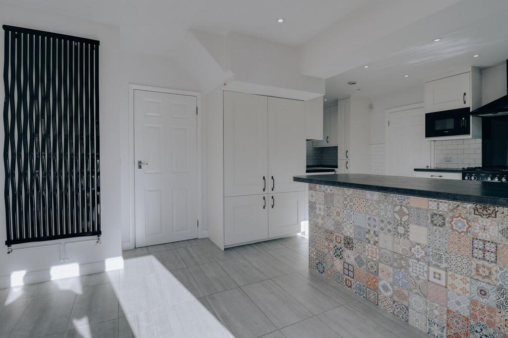 Open-plan kitchen/dining area
