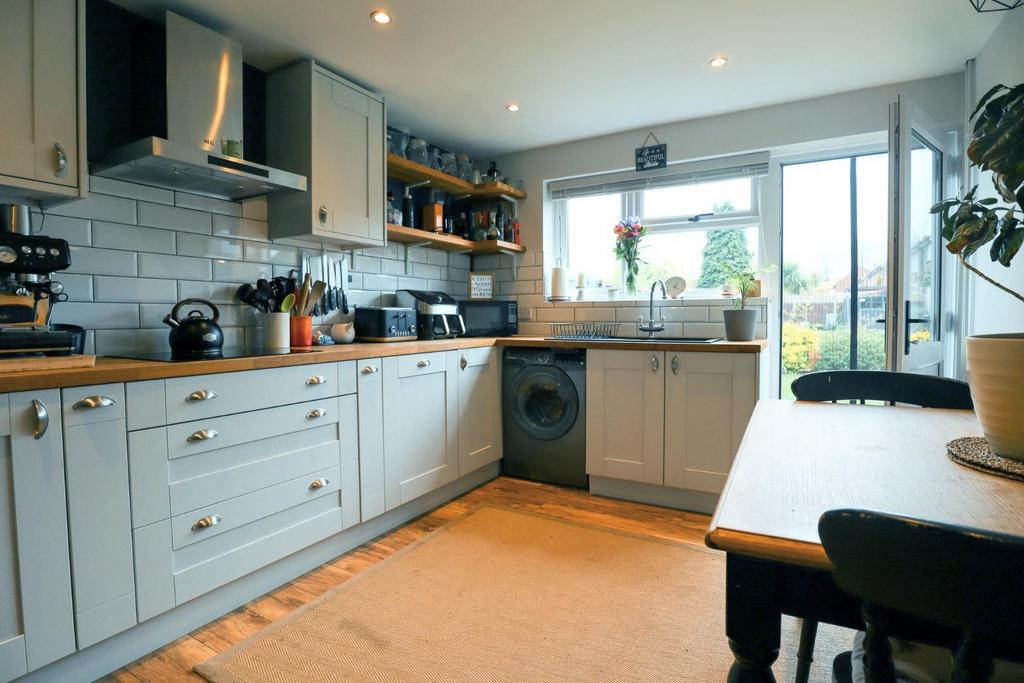 Kitchen (2).jpg