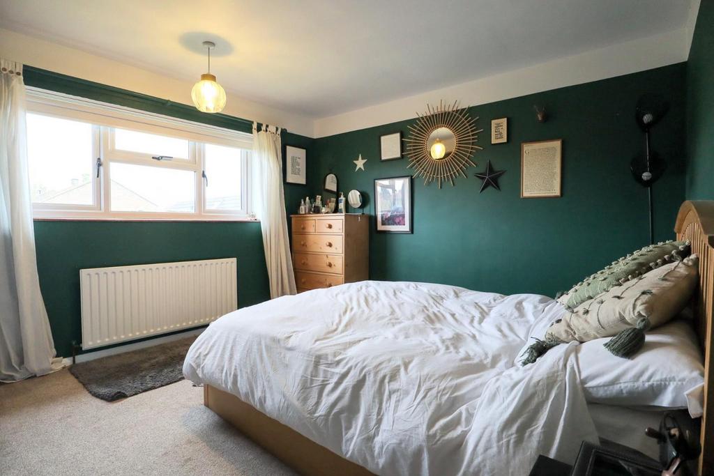 Bedroom 1.jpg