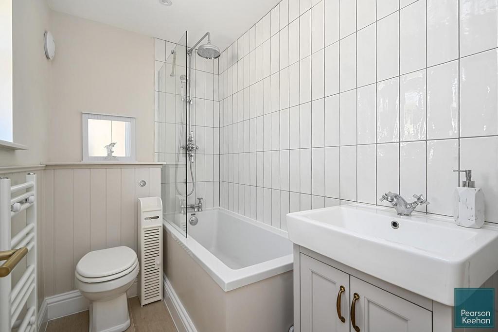Bungalow 4 134 cresent drive north-bn2 (18).jpg