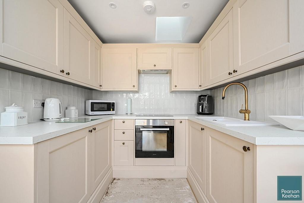 Bungalow 4 134 cresent drive north-bn2 (11).jpg