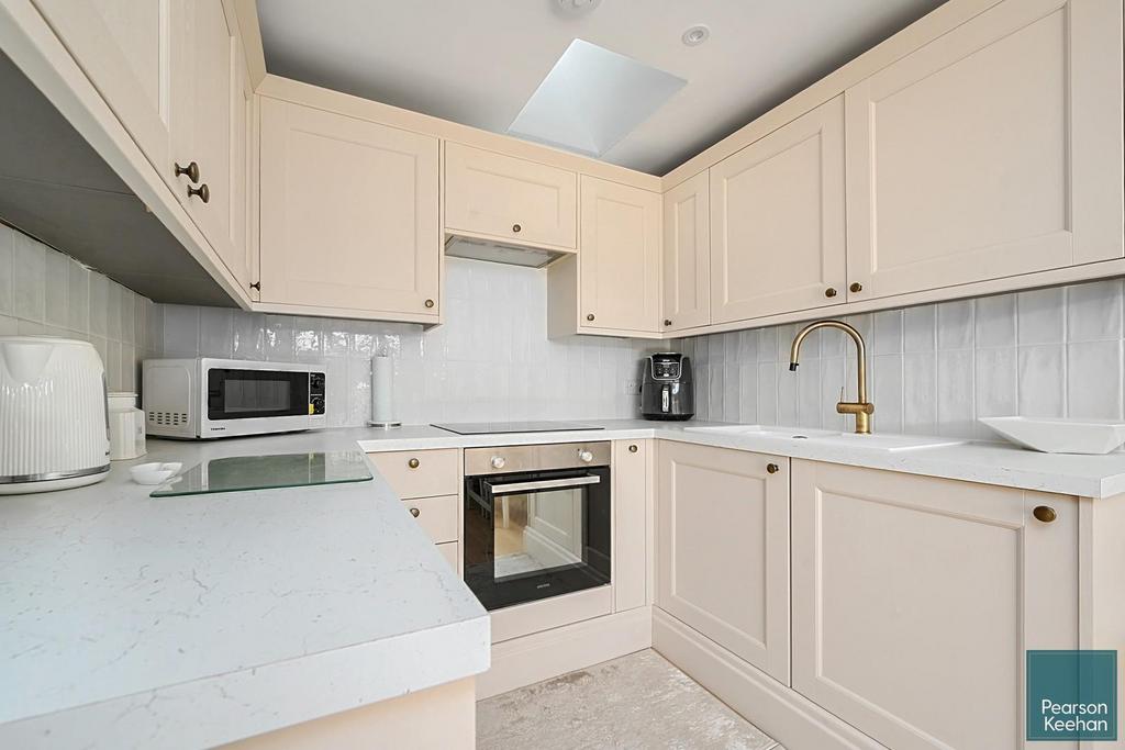 Bungalow 4 134 cresent drive north-bn2 (13).jpg