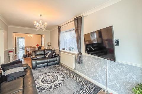 3 bedroom house for sale, Elm Grove, Hockley SS5