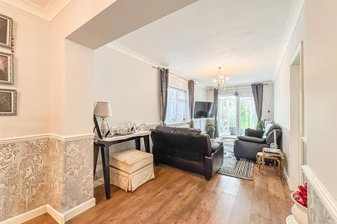 3 bedroom house for sale, Elm Grove, Hockley SS5
