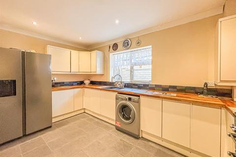 3 bedroom house for sale, Elm Grove, Hockley SS5