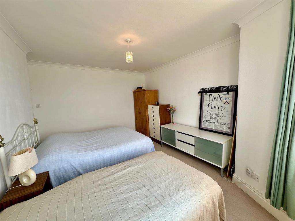Bed 1 dirst floor BQ.jpg