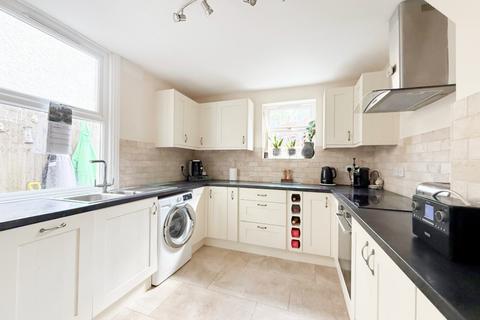 3 bedroom terraced house to rent, Alexandra Road