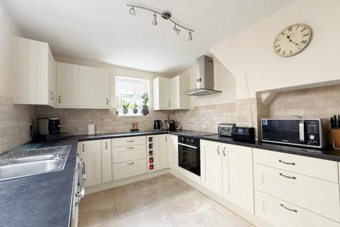 3 bedroom terraced house to rent, Alexandra Road