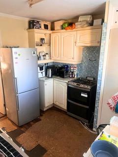 3 bedroom flat for sale, Market Place London N2