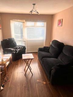 3 bedroom flat for sale, Market Place London N2