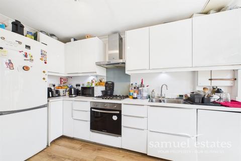 4 bedroom flat for sale, Gressenhall Road, Southfields, London, SW18