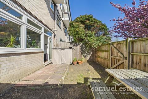 4 bedroom flat for sale, Gressenhall Road, Southfields, London, SW18