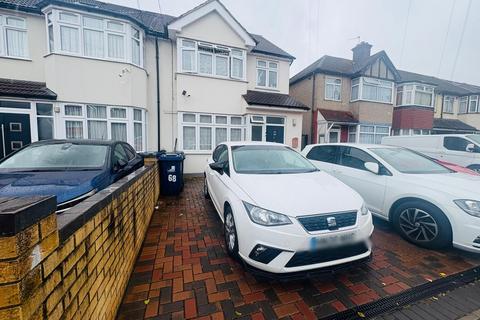 2 bedroom flat to rent, Greenland Crescent, Southall, UB2