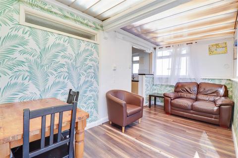 14 Cleveland Drive, Westcliff-on-sea, SS0 0SU