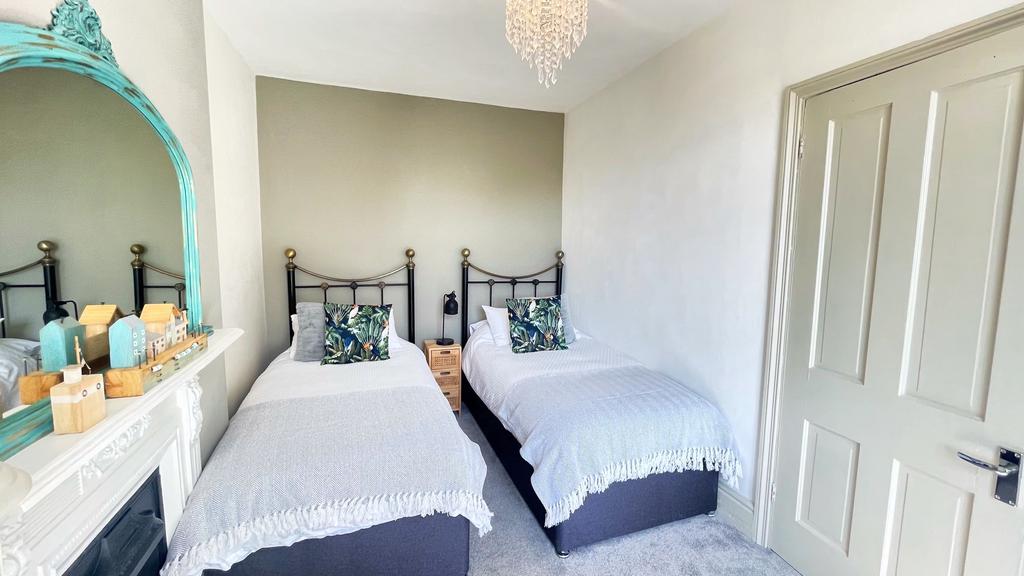 Bedroom 2.1