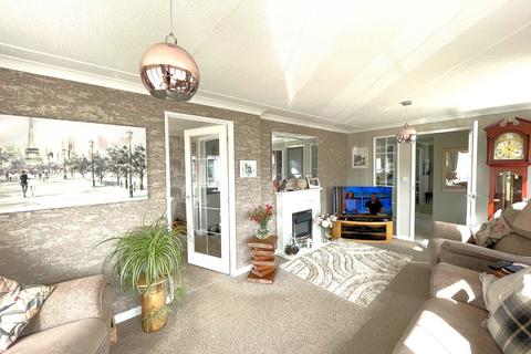 2 bedroom park home for sale, Faringdon Road, Lechlade, GL7