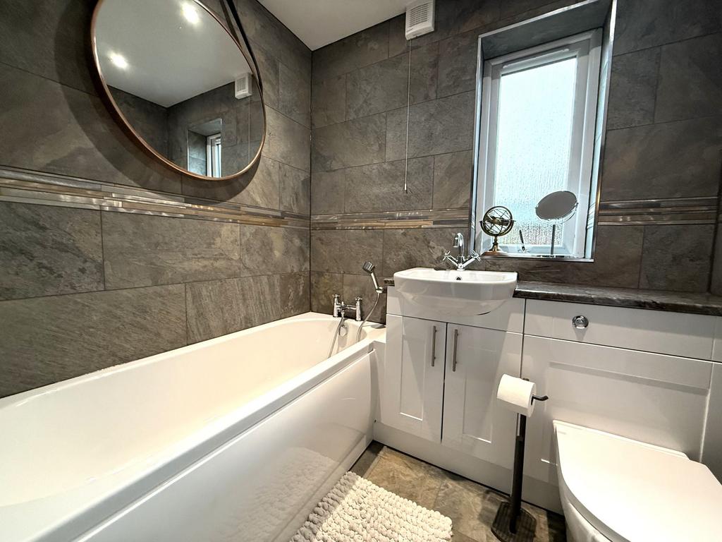 31 Wallamhill Road, Locharbriggs, Dumfries, DG1 1 U